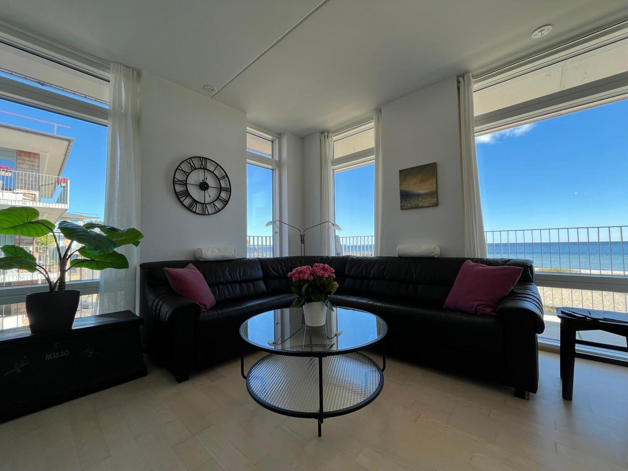 Ahusbrygga Apartment Hotel ภายนอก รูปภาพ
